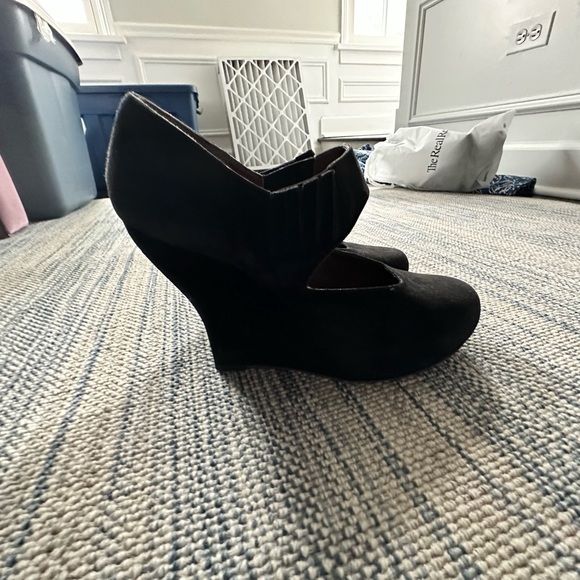 Black suede 9.5 wedges - Picture 3 of 6